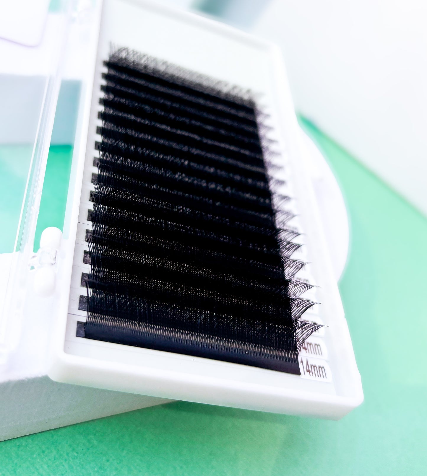 YY Lashes | D Curl | 0.07 | Mixed Length |9mm - 14mm